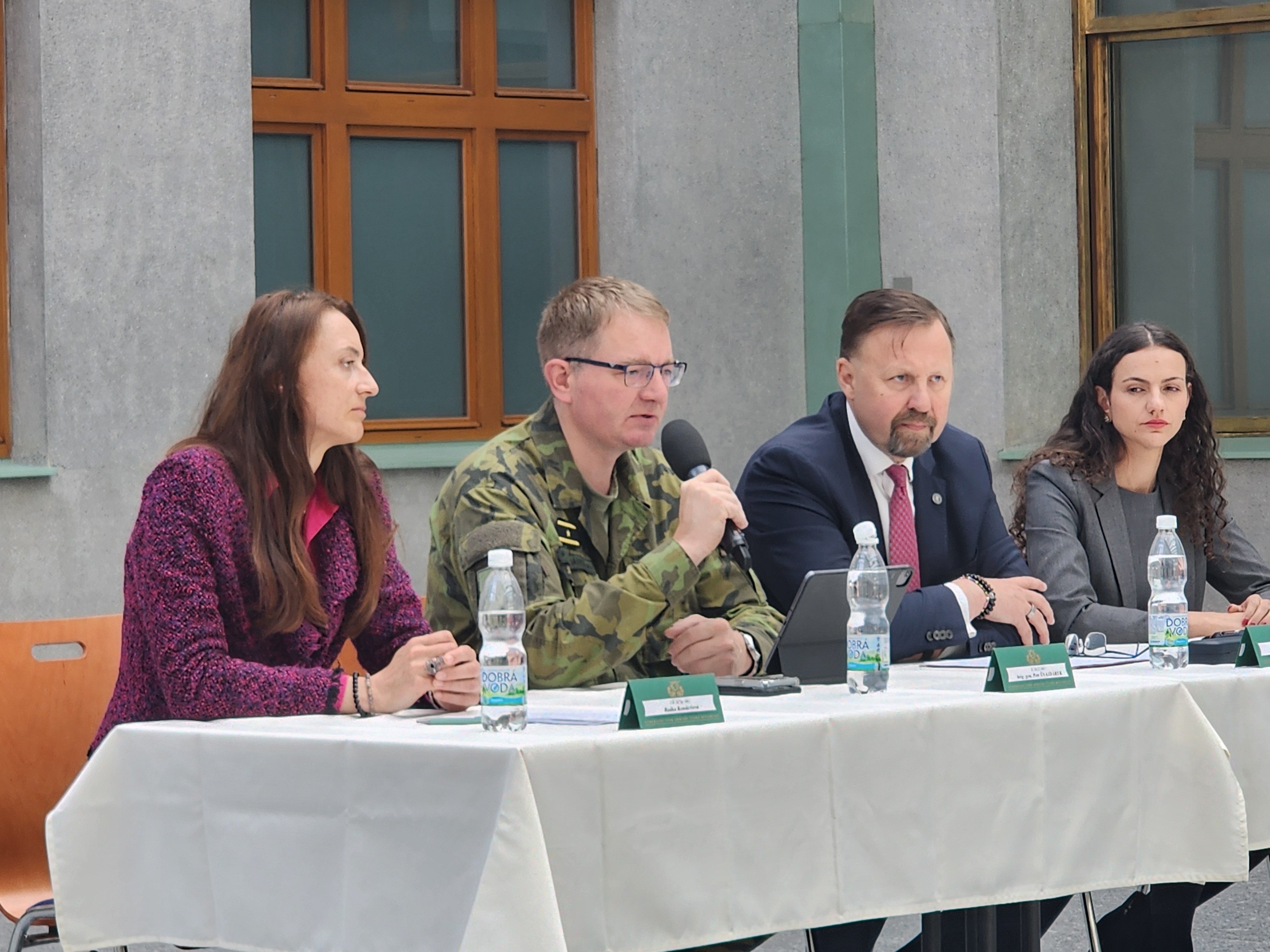 Tisková konference k IDET 2025: Armáda propojuje budoucnost – spojovací vojsko hraje klíčovou roli