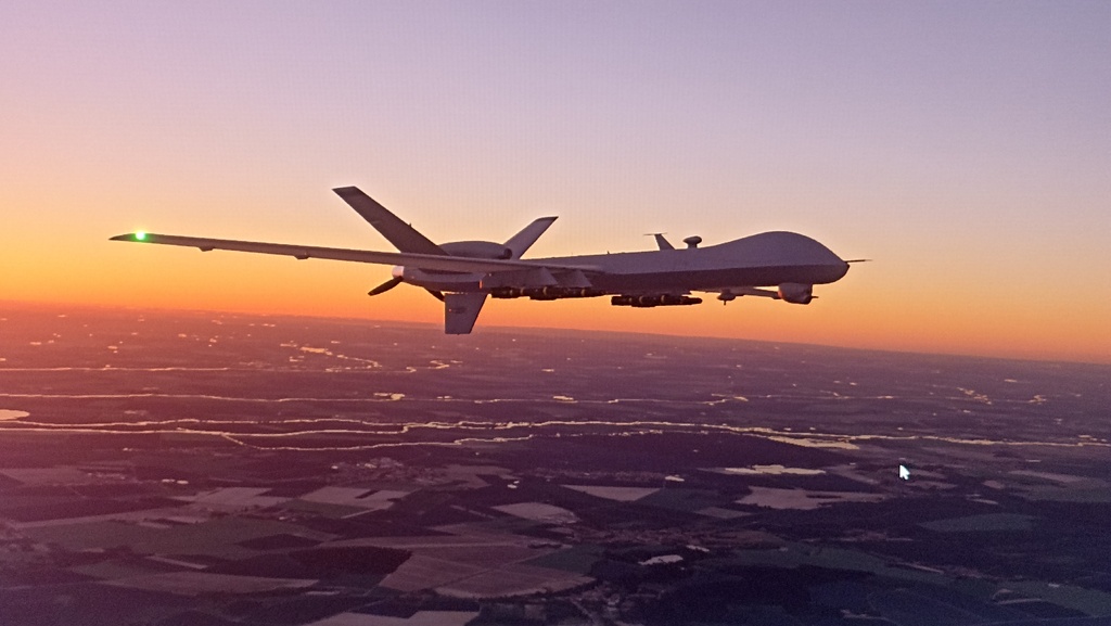 Piloti a operátoři dronů prošli speciálním výcvikem na simulátorech, školili je i experti z Velké Británie