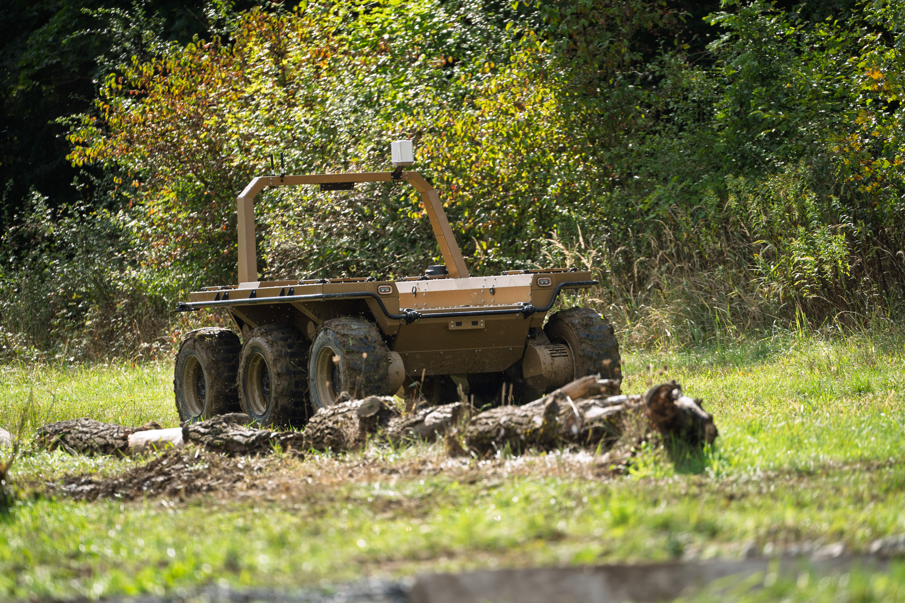 Vojáci v Lipníku nad Bečvou testují desítky pozemních robotů, hledají ty s potenciálem pro armádu