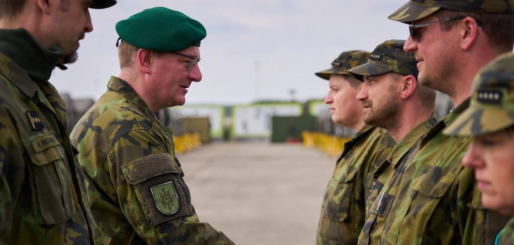 Spojovací vojsko přeje ke Dni otců vše nejlepší: Děkujeme, že jste oporou nejen v uniformě, ale i doma