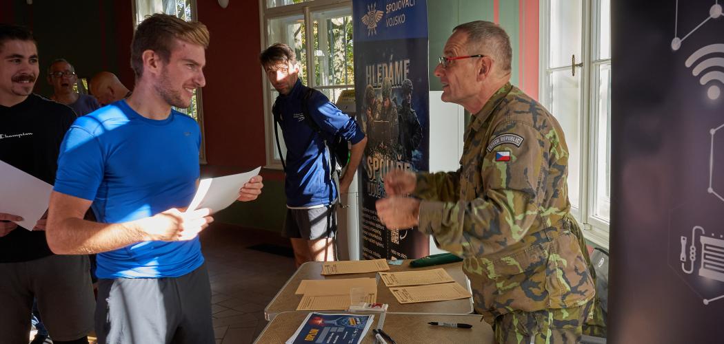 Spojařská výzva – Pokoř Petřín: Přijměte výzvu a zažijte jedinečný den na Petřínské rozhledně