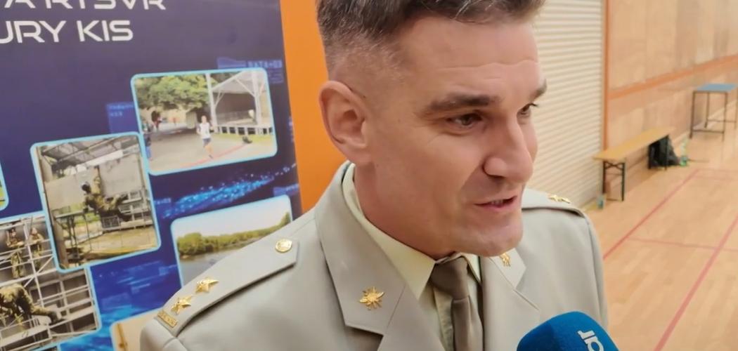 Vojáci ukázali „spojařské srdce“: Charitativní florbalový turnaj složek IZS vynesl pro havířovskou nemocnici 40 000 Kč