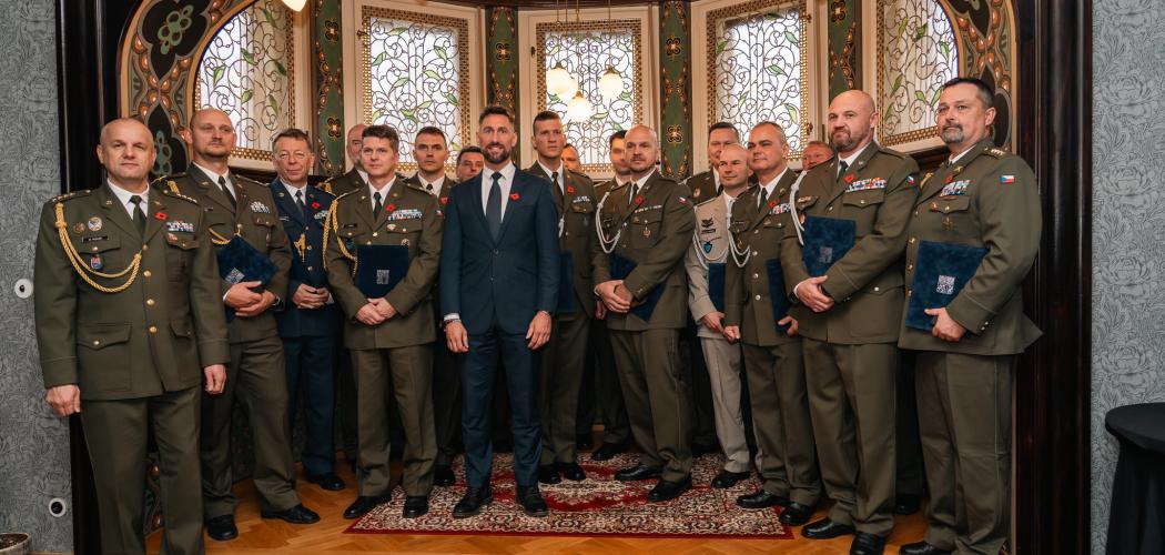 Slavnostní ocenění příslušníků ozbrojených sil v Grossmannově vile: Spojaři převzali poděkování Moravskoslezského kraje