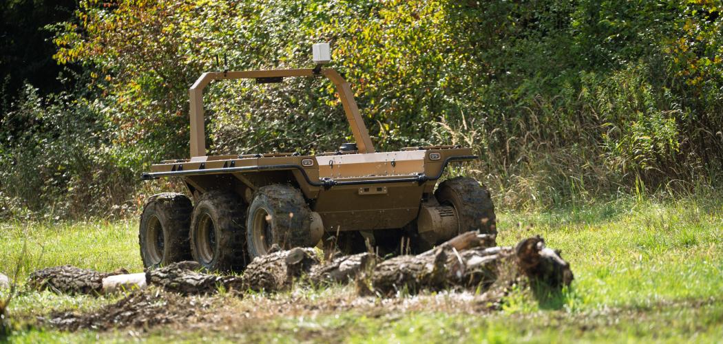 Vojáci v Lipníku nad Bečvou testují desítky pozemních robotů, hledají ty s potenciálem pro armádu