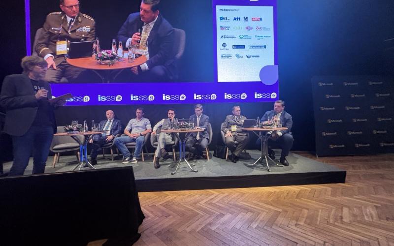 Generál Petr Šnajdárek na konferenci ISSS: Umělá inteligence jako společné téma státní správy i soukromého sektoru