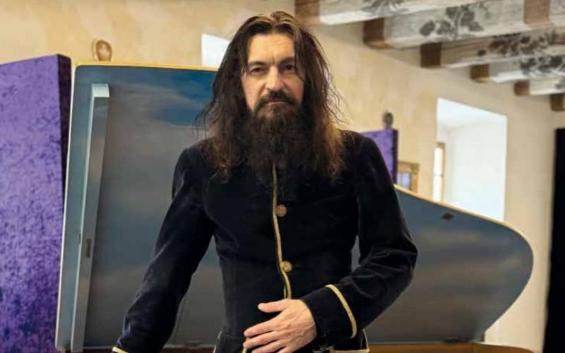 Přečtěte si exkluzivní rozhovor s autorem pochodu spojovacího vojska v Areportu 12/2025