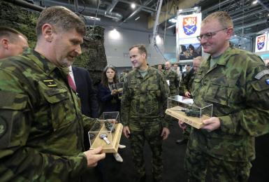 IDET se zbarví do modra: Spojovací vojsko přináší kampaň Spojař Nové Generace