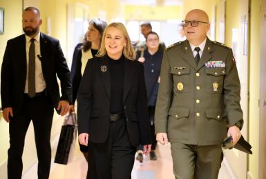 Ministryně obrany navštívila Vojenskou nemocnici v Brně