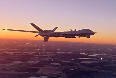 Piloti a operátoři dronů prošli speciálním výcvikem na simulátorech, školili je i experti z Velké Británie