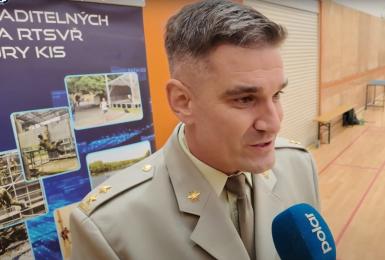 Vojáci ukázali „spojařské srdce“: Charitativní florbalový turnaj složek IZS vynesl pro havířovskou nemocnici 40 000 Kč