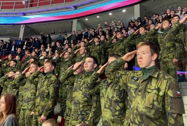 Mladí Češi míří do armády. Vojenské školy hlásí rekordní zájem