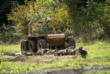 Vojáci v Lipníku nad Bečvou testují desítky pozemních robotů, hledají ty s potenciálem pro armádu