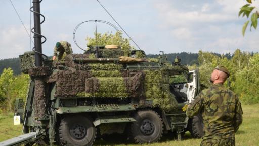 Spojaři cvičí s novou technikou Titus 6x6