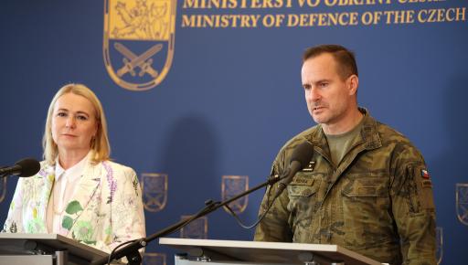Ministryně obrany navrhuje vládě výrazné zvýšení platů vojáků