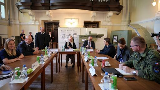 Ministryně obrany Černochová navštívila Vojenský výzkumný ústav