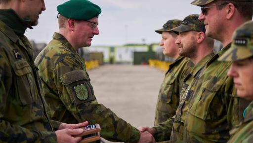 Spojovací vojsko přeje ke Dni otců vše nejlepší: Děkujeme, že jste oporou nejen v uniformě, ale i doma