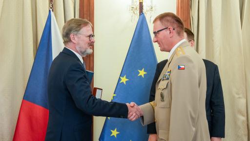 Spojovací vojsko na vzestupu: Generál Šnajdárek přebírá Cenu Bezpečnostní rady státu