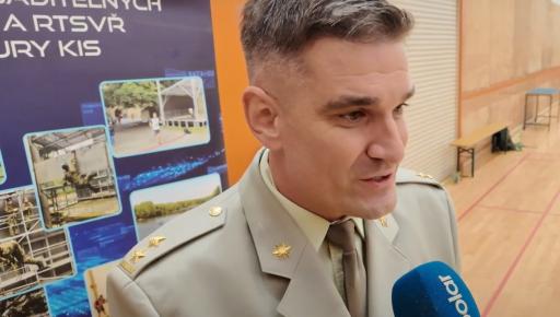 Vojáci ukázali „spojařské srdce“: Charitativní florbalový turnaj složek IZS vynesl pro havířovskou nemocnici 40 000 Kč