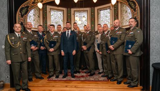 Slavnostní ocenění příslušníků ozbrojených sil v Grossmannově vile: Spojaři převzali poděkování Moravskoslezského kraje