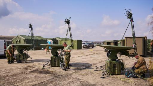 Od kompasu k dronům: jak se změnily technologické dovednosti vojáků od roku 1993 do roku 2026