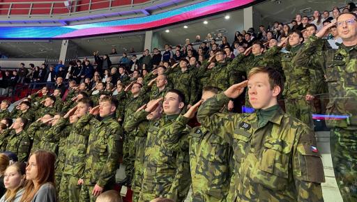 Mladí Češi míří do armády. Vojenské školy hlásí rekordní zájem