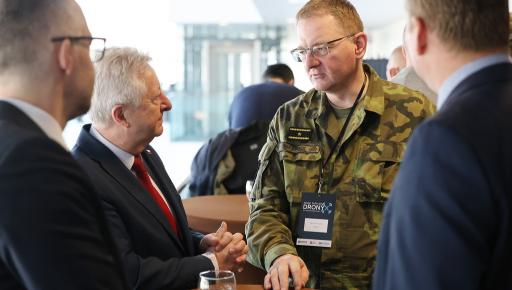V Brně se diskutovalo o trendech ve vývoji a výrobě bezpilotních prostředků, na konferenci vystoupil také ministr obrany