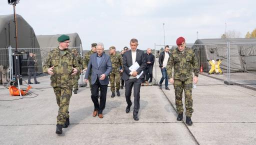 Spolupráci armády a IZS při ochraně před drony. I to viděli premiér Babiš a ministr Zůna na cvičení Federated Cloud