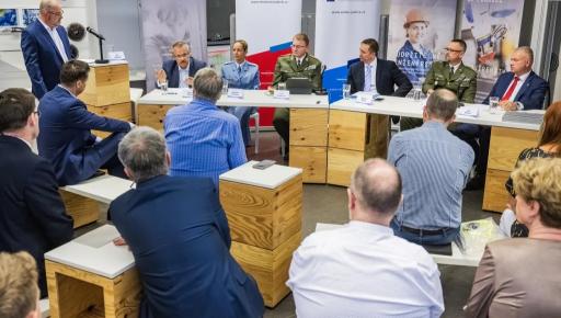 Nová éra inteligence: člověk, stroje, kvantum