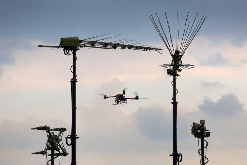 Spolupráci armády a IZS při ochraně před drony. I to viděli premiér Babiš a ministr Zůna na cvičení Federated Cloud