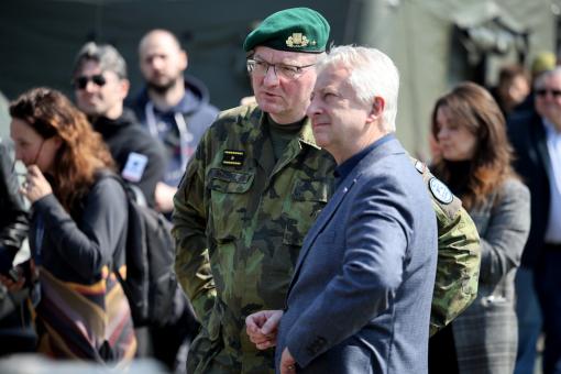 Spolupráci armády a IZS při ochraně před drony. I to viděli premiér Babiš a ministr Zůna na cvičení Federated Cloud