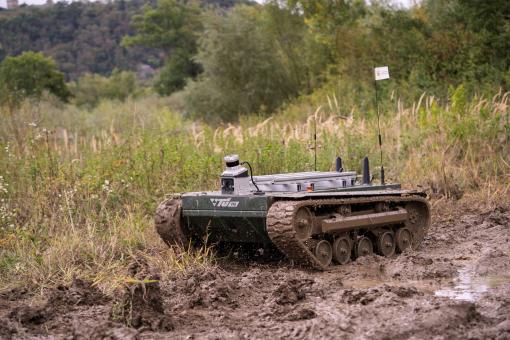 Vojáci v Lipníku nad Bečvou testují desítky pozemních robotů, hledají ty s potenciálem pro armádu