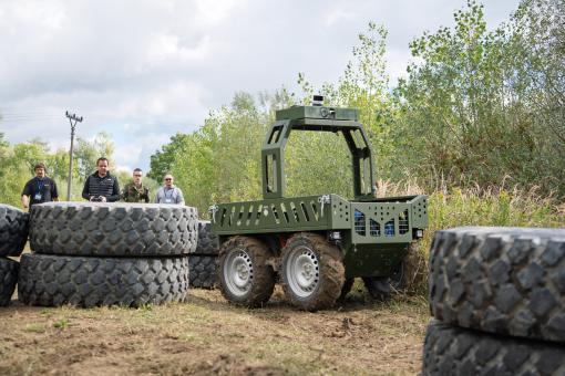 Vojáci v Lipníku nad Bečvou testují desítky pozemních robotů, hledají ty s potenciálem pro armádu