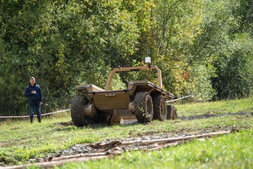 Vojáci v Lipníku nad Bečvou testují desítky pozemních robotů, hledají ty s potenciálem pro armádu