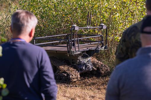 Vojáci v Lipníku nad Bečvou testují desítky pozemních robotů, hledají ty s potenciálem pro armádu