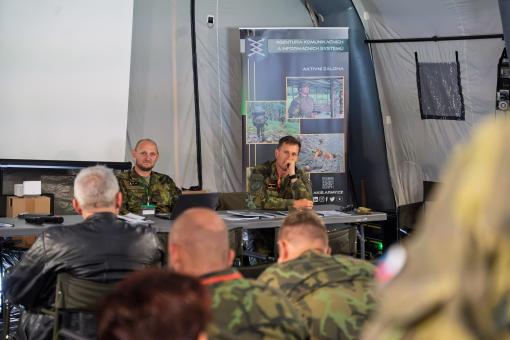 Vojáci v Lipníku nad Bečvou testují desítky pozemních robotů, hledají ty s potenciálem pro armádu